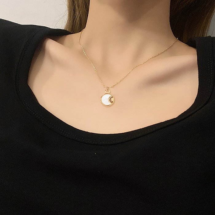 collier de lune de coquille blanche ronde en acier inoxydable plaqué or 18 carats