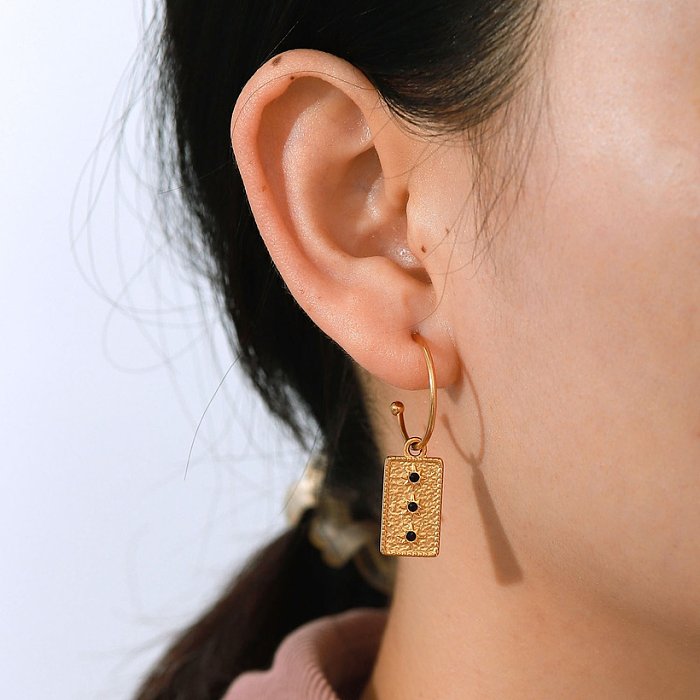 Boucles d'oreilles en acier inoxydable avec pendentif en zircon noir incrusté d'étoiles carrées en or 18 carats