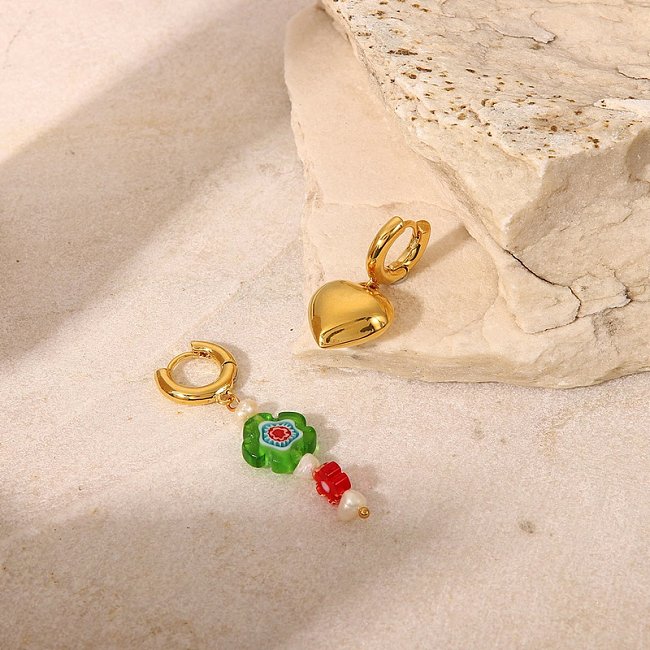 Pendientes de perlas con esmalte de flores pintadas con corazón asimétrico chapado en oro de 18 quilates de acero inoxidable a la moda