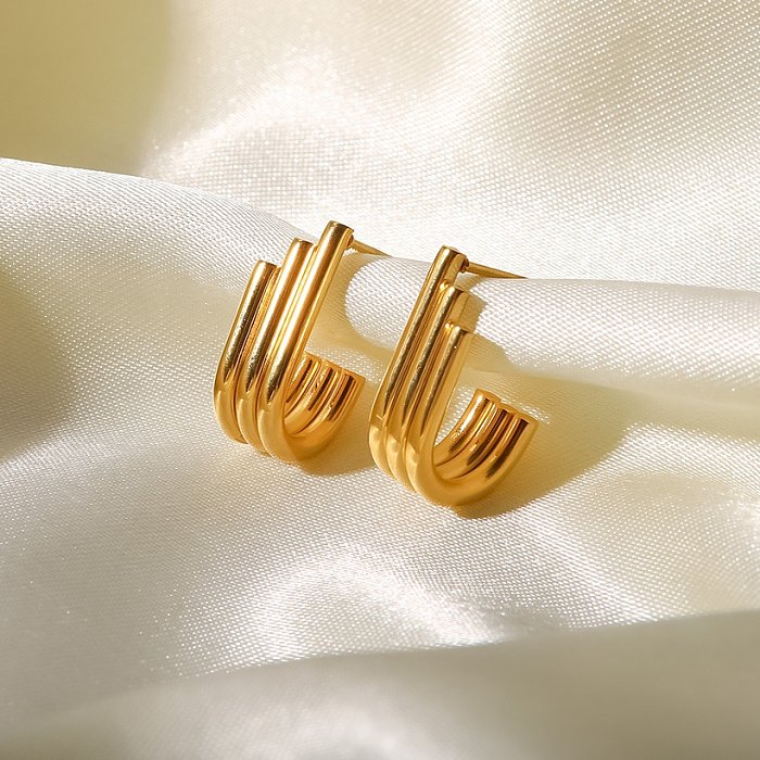 Pendientes de acero inoxidable chapados en oro con forma de U a la moda