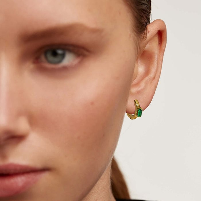 Boucles d'oreilles en acier inoxydable en or 18 carats avec zircon carré blanc vert rose géométrique à la mode