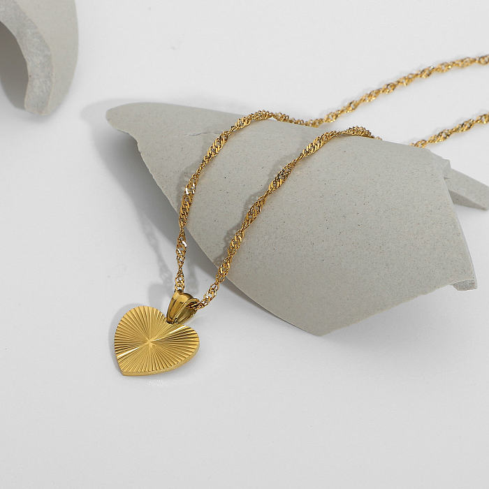 collier simple pendentif en forme de coeur rétro en or 18 carats en acier inoxydable