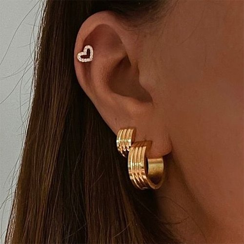Boucles d'oreilles créoles en acier inoxydable en forme de C de style simple Placage Boucles d'oreilles en acier inoxydable