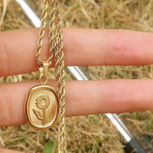 Fashion Oval Coin Rose Pendant 18K Gold Plated Stainless Steel Necklace