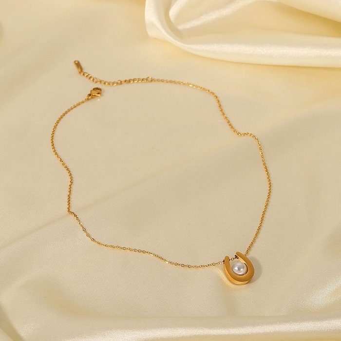 Nuevo collar con colgante de perla en forma de U de acero inoxidable chapado en oro de 18 quilates