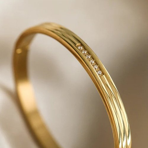 Bracelet en acier inoxydable géométrique de style simple à la mode incrusté de bracelets en acier inoxydable Zircon Zircon