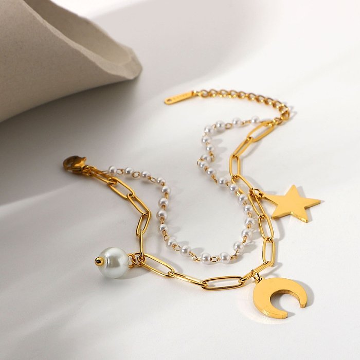 Pulsera de doble capa con colgante de estrella, luna y perla de acero inoxidable chapado en oro de 18 quilates