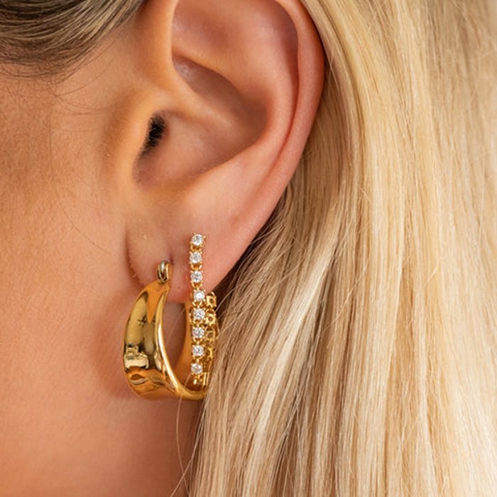 Boucles d'oreilles lisses incurvées en acier inoxydable plaqué or 18 carats simples à la mode en gros