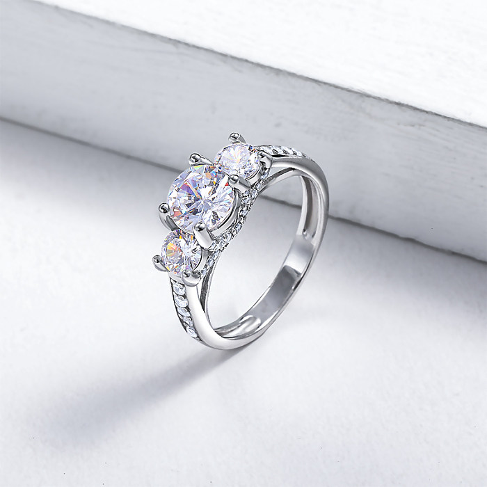 Anéis de zircônia cúbicos de noivado personalizados com 3 pedras diamante moissanite