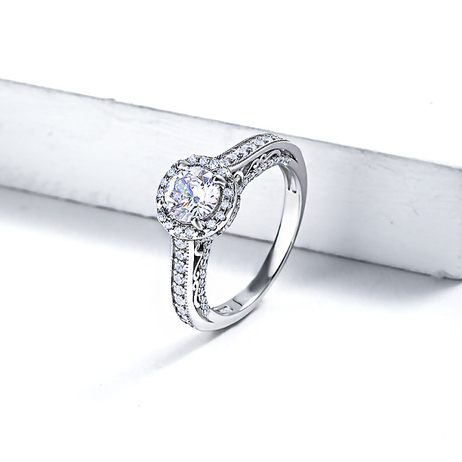 خاتم فضة مع خاتم زواج من الماس بتصميم خواتم الخطبة المويسانتي