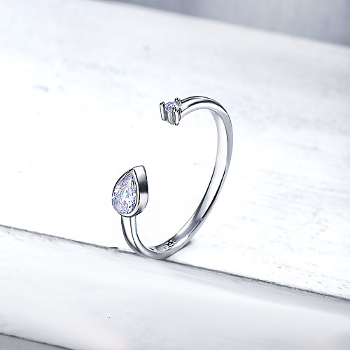 anillo de lágrima de plata esterlina y anillos de diamantes de compromiso de diamantes de plata