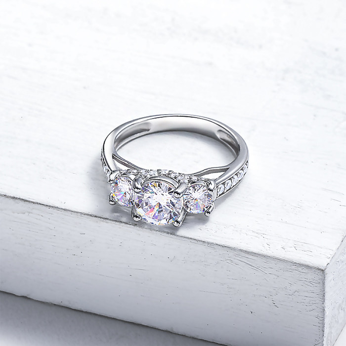 Anéis de zircônia cúbicos de noivado personalizados com 3 pedras diamante moissanite