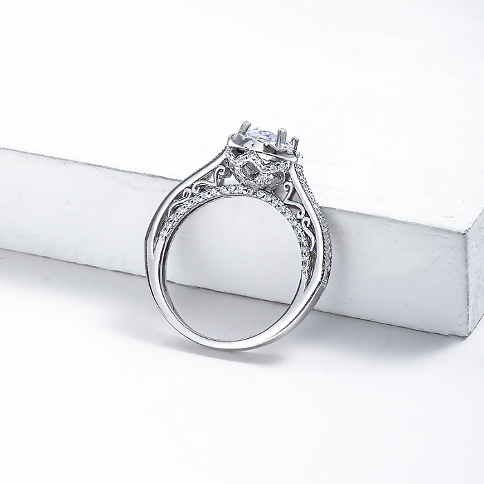 خاتم فضة مع خاتم زواج من الماس بتصميم خواتم الخطبة المويسانتي
