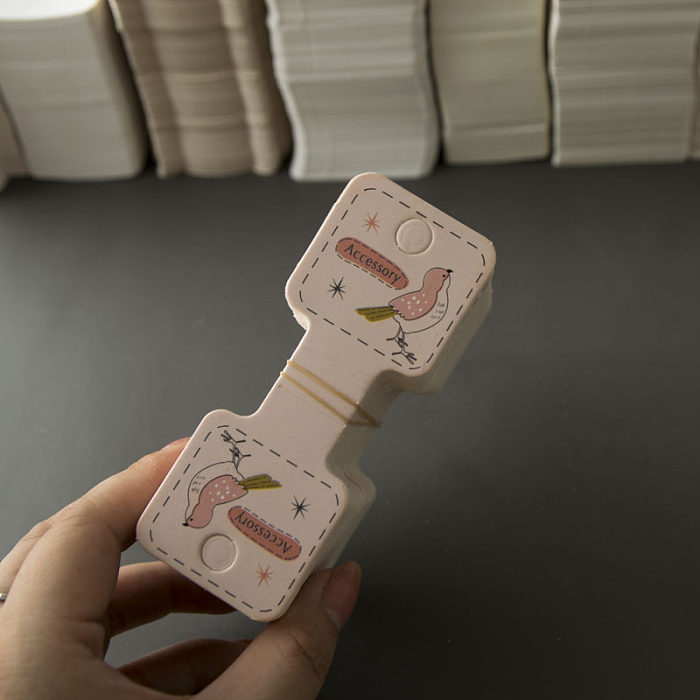 Tarjeta colgante de cuerda para el cabello Bolsa de cartón de dibujos animados con 200 etiquetas