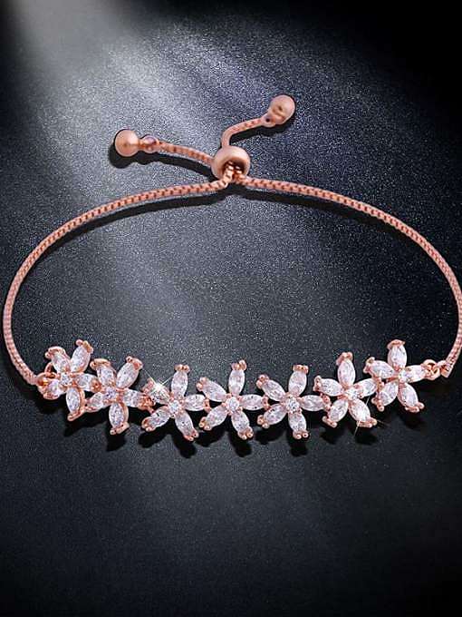 Bracelet Réglable Dainty Fleur en Cubic Zirconia en Laiton