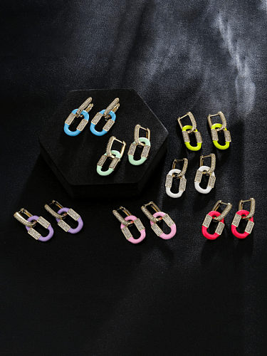 Boucles d'oreilles minimalistes géométriques Huggie en émail de zircon cubique en laiton