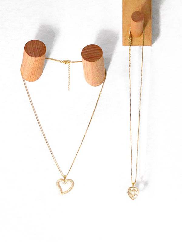 Minimalistische Halskette aus Messing mit Zirkonia-Herzen