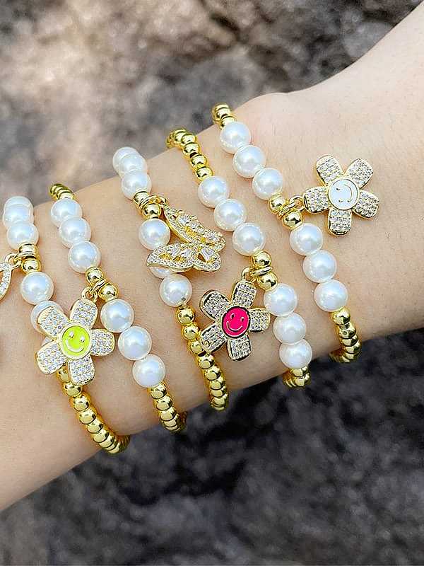 Bracelet perlé minimaliste papillon en laiton et zircon cubique