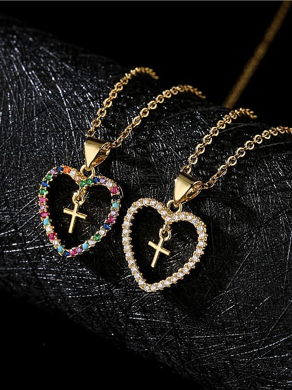 Collier pendentif coeur creux minimaliste en laiton et zircone cubique