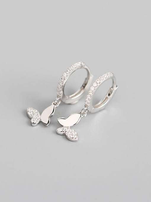 Pendiente Huggie de tendencia de mariposa blanca con diamantes de imitación de plata de ley 925