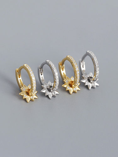 Boucle d'oreille Huggie minimaliste en argent sterling 925 avec zircon cubique étoile à cinq branches