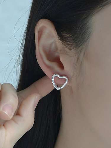 Boucles d'oreilles minimalistes en forme de coeur torsadé en argent sterling 925