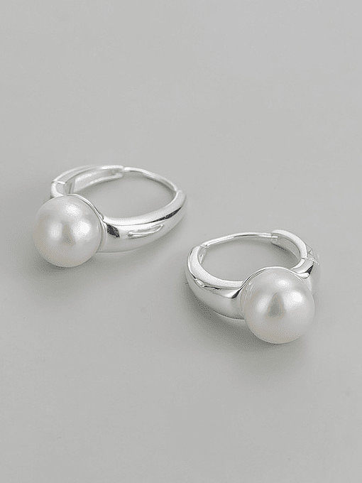 Pendiente minimalista geométrico de perla de imitación de plata de ley 925