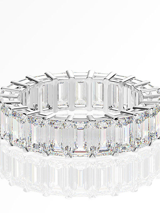 Anillo de plata de ley 925 con alto contenido de carbono y diamante geométrico.