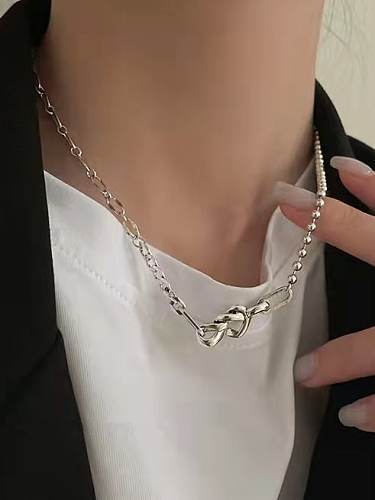Collar de cadena asimétrica vintage con corazón de nudo de plata de ley 925