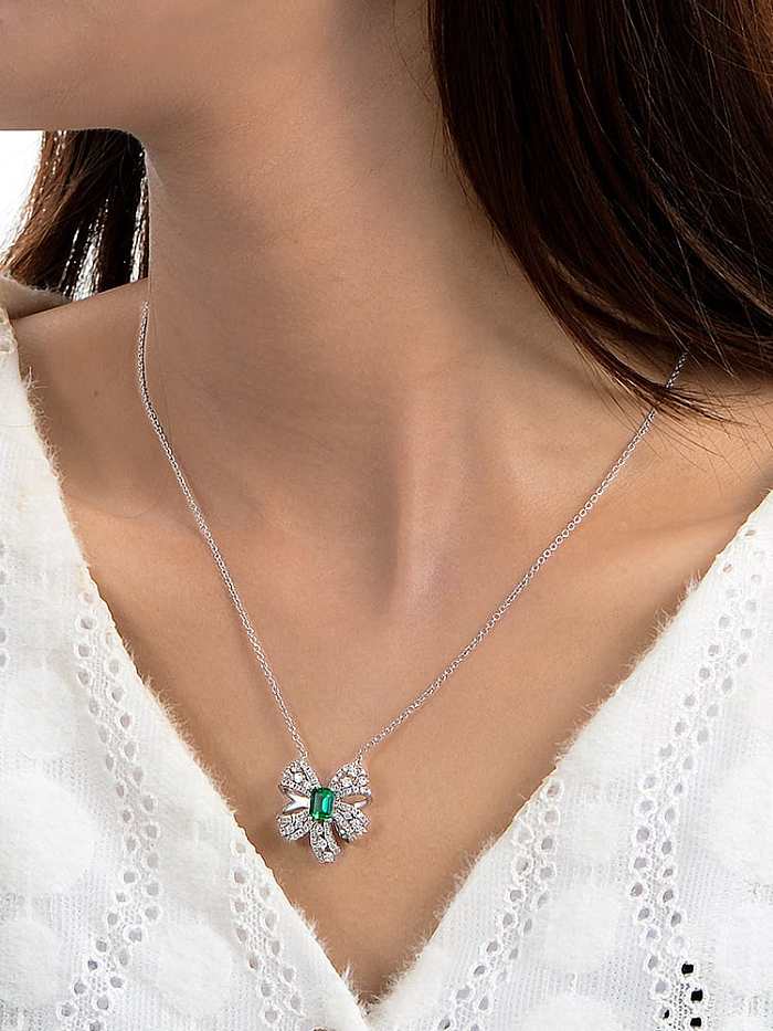 Collar delicado de mariposa verde con diamante de alto carbono de plata de ley 925