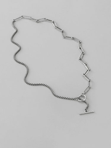 Collar de cadena asimétrico vintage con cruz de plata de ley 925