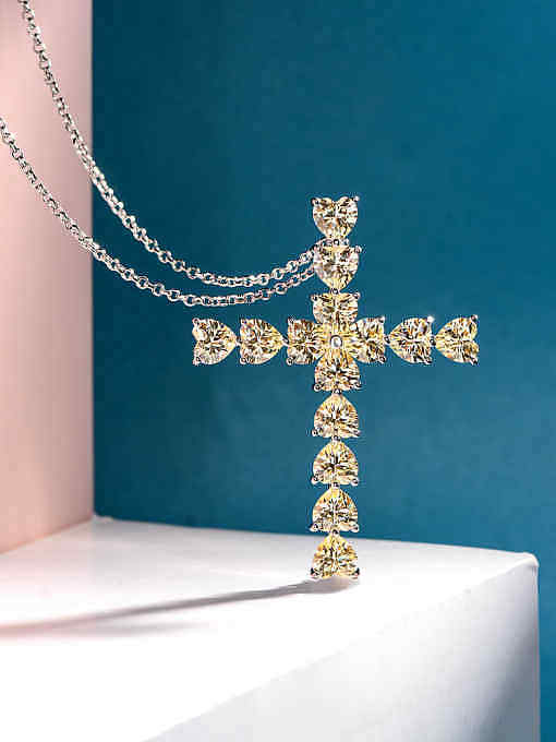 Collar de lujo con cruz de diamantes de alto carbono de plata de ley 925