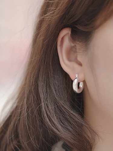 925 Sterling Silver Round Minimalist Huggie Earring