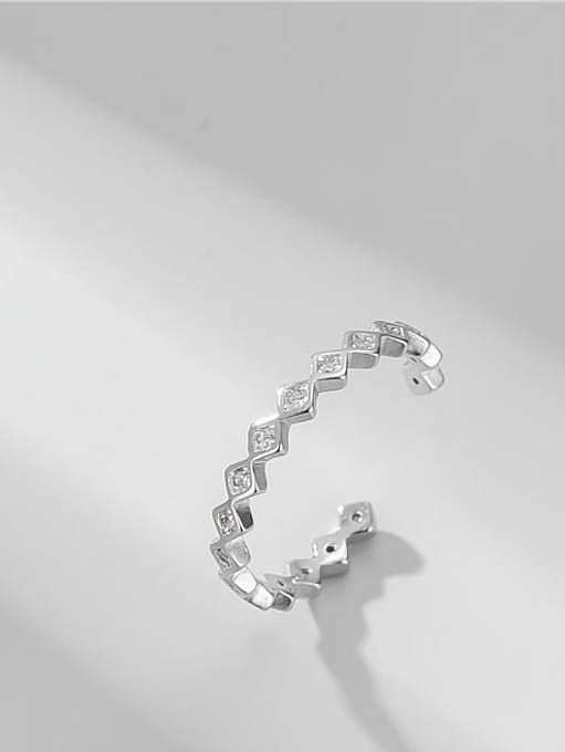 خاتم من الفضة الإسترليني عيار 925 مرصع بحجر الزركونيا بتصميم هندسي بسيط
