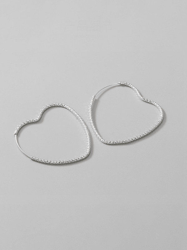 Brinco Huggie minimalista de coração em prata esterlina 925