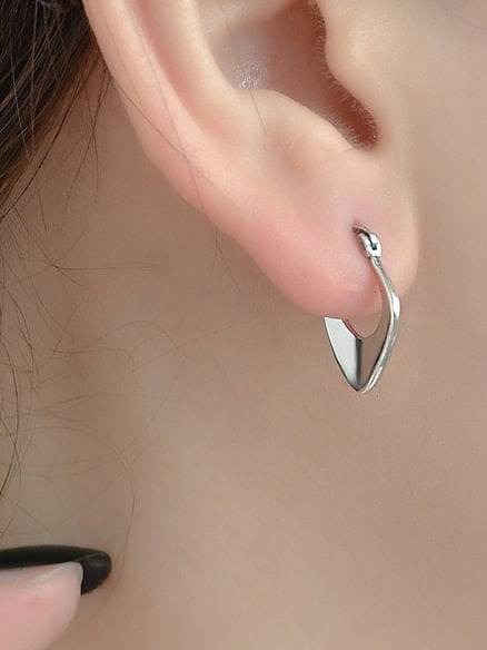 925 Sterling Silver Irregular Vintage Huggie Earring