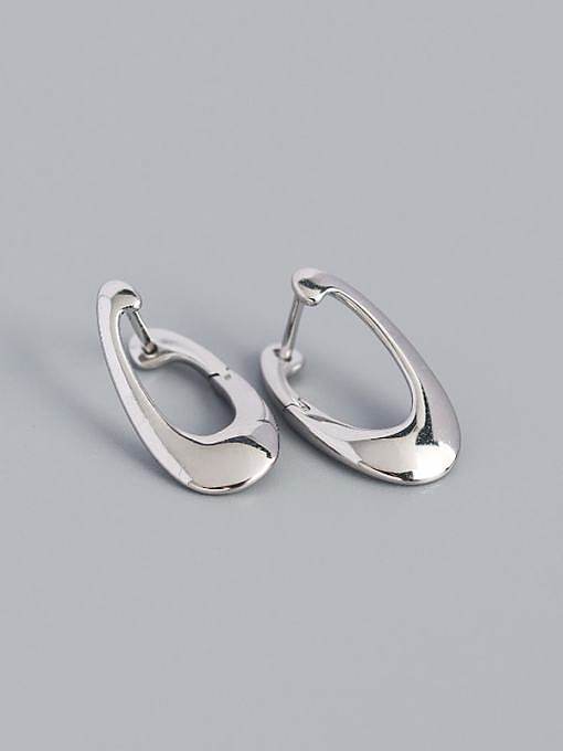 Unregelmäßiger minimalistischer Huggie-Ohrring aus 925er Sterlingsilber