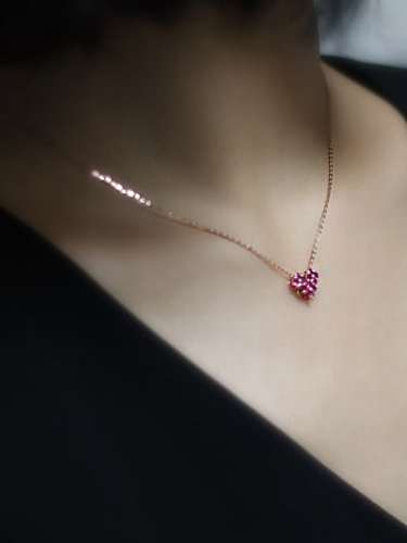 Collar minimalista de flor de corazón de diamantes de imitación de plata de ley 925