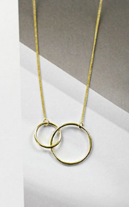 Collar de doble círculo brillante simple con personalidad de moda de plata esterlina