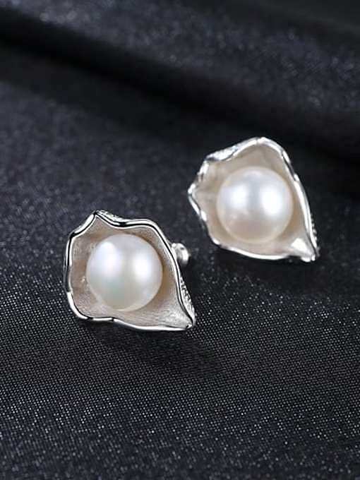 Boucles d'oreilles à tige vintage irrégulières blanches en argent sterling 925 avec perle d'eau douce