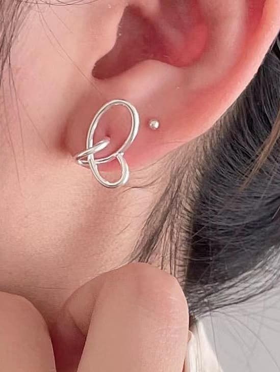 Boucles d'oreilles minimalistes en forme de coeur de torsion en argent sterling 925