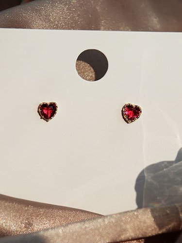 Ohrstecker aus 925er Sterlingsilber mit Zirkonia und rotem Herz