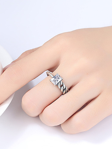 Asymmetrischer Ring mit Halbedelsteinen aus Sterlingsilber im Thai-Silberstil