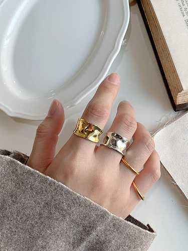 Ring aus 925er Sterlingsilber mit minimalistischen unregelmäßigen Wellen in freier Größe