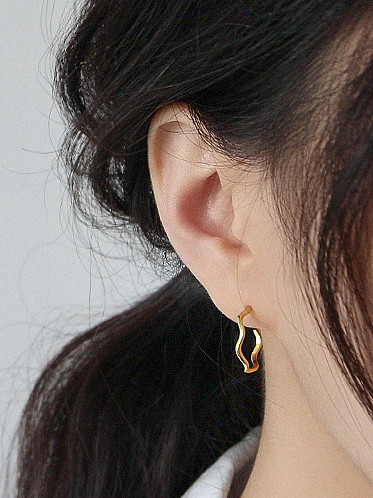 Boucles d'oreilles en argent sterling 925 avec une ligne irrégulière simpliste brillante