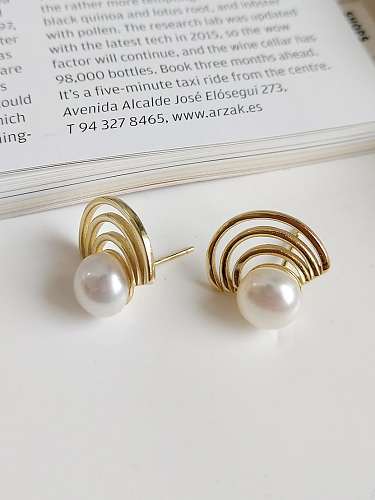 Boucle d'oreille minimaliste en forme de perle d'imitation en argent sterling 925 avec pétoncle irrégulier