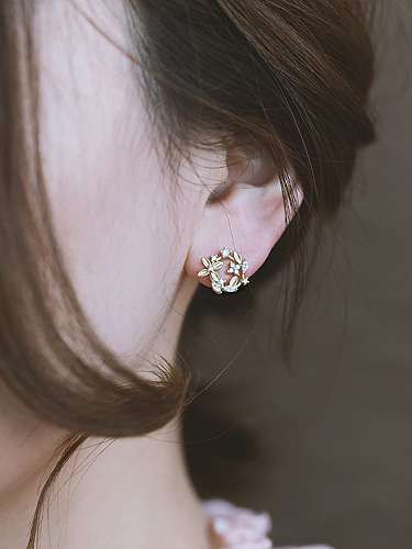 Boucles d'oreilles en argent sterling 925 avec oxyde de zirconium et fleurs délicates