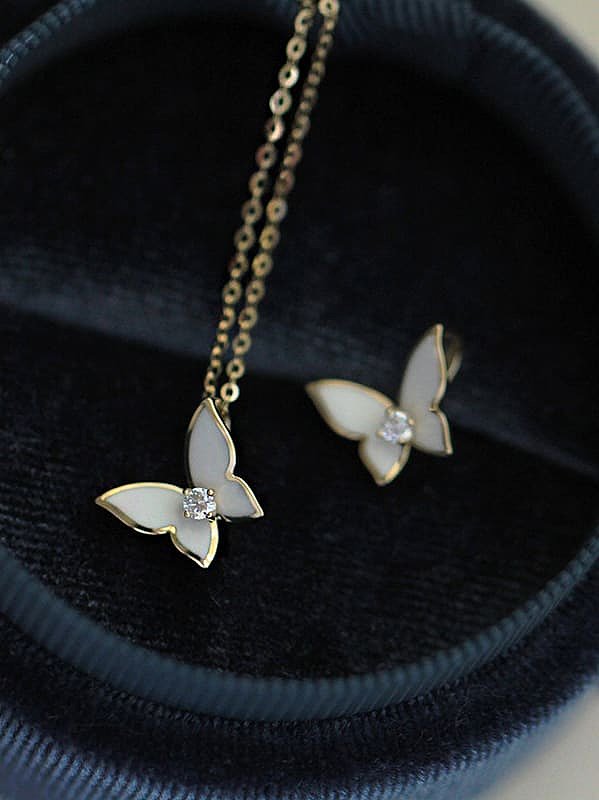 Collar delicado de mariposa de diamantes de imitación de plata de ley 925