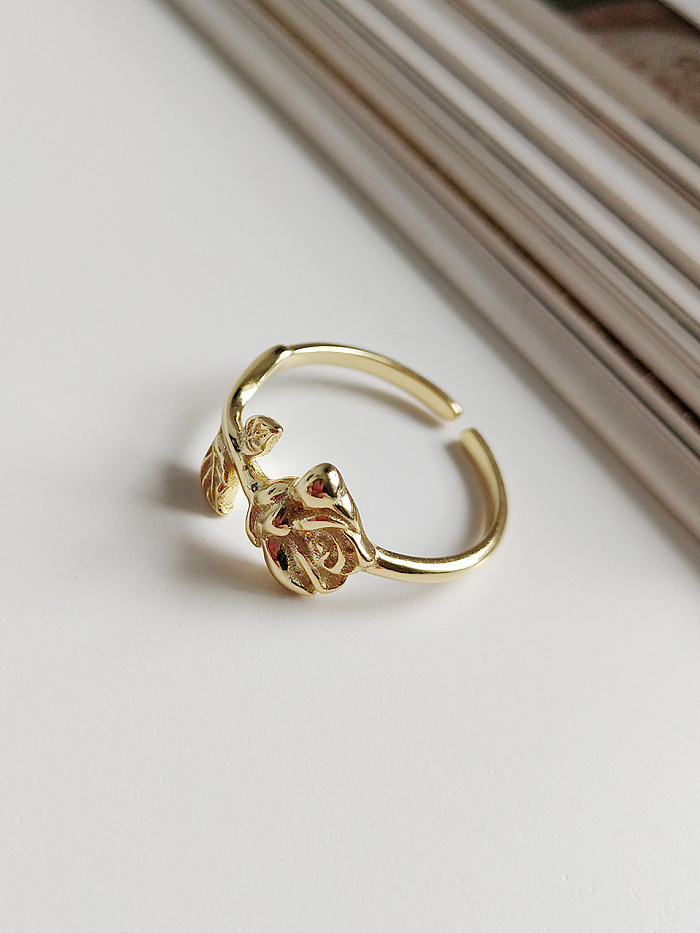 Ringe aus Sterlingsilber mit goldenen Rosen in freier Größe