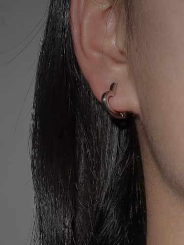 Boucle d'oreille Huggie minimaliste en argent sterling 925